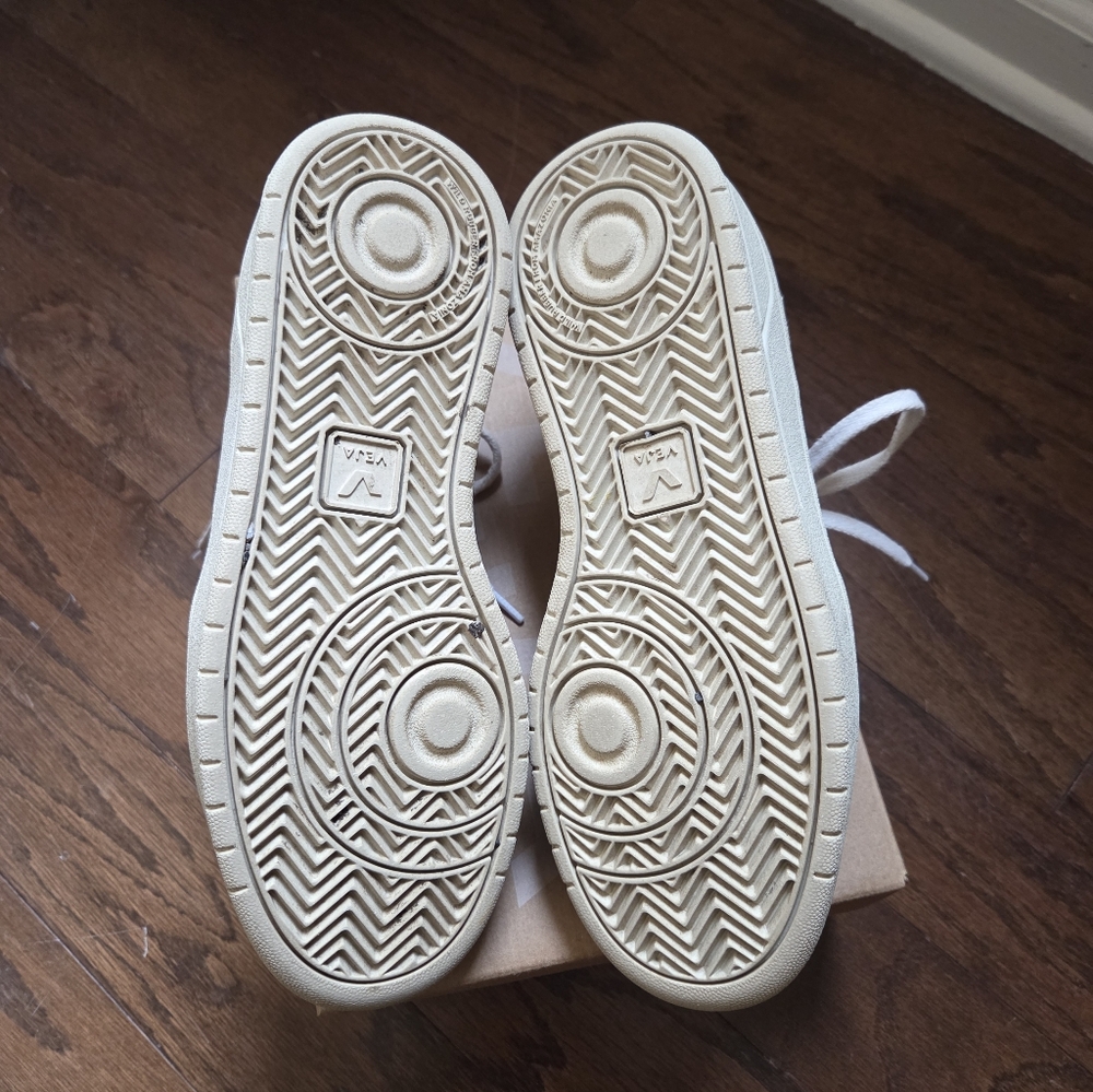 Veja White and Black Women's Sneakers Size 9 - Picture 7 of 9